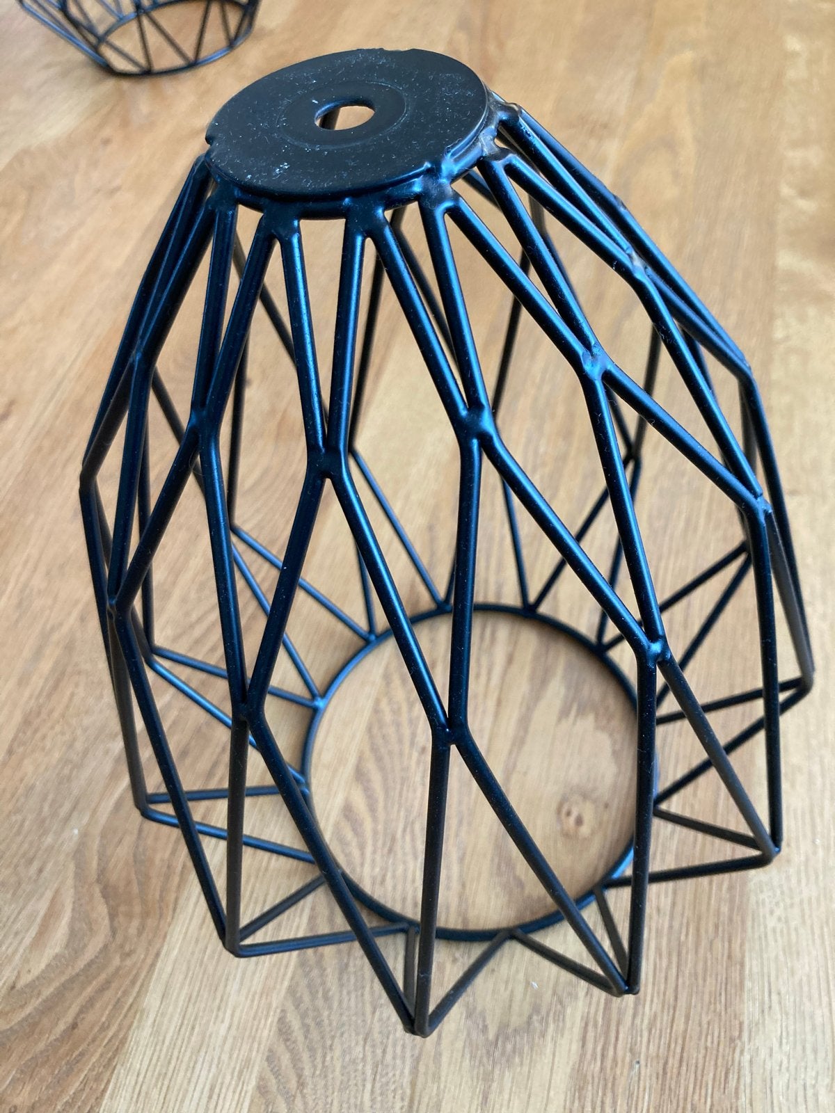 Set van 3 zwarte metalen lampenkappen - geometrisch design, Zwart, Ophalen of Verzenden, Zo goed als nieuw, Overige vormen