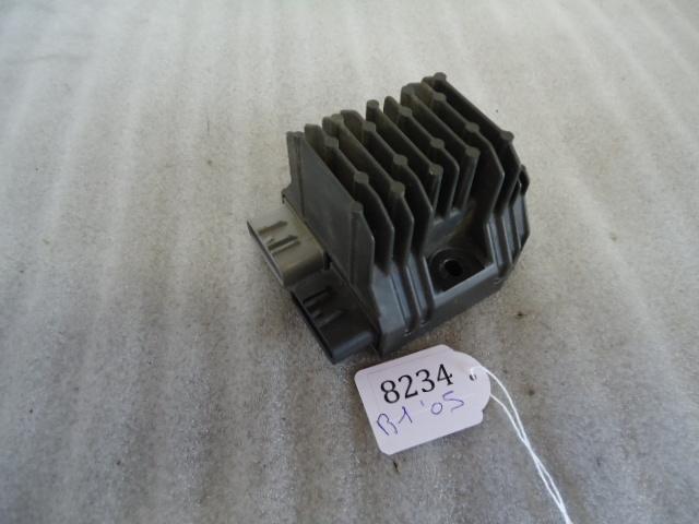 R1 2004 - 2006 Yamaha Spanningsregelaar D1-22461