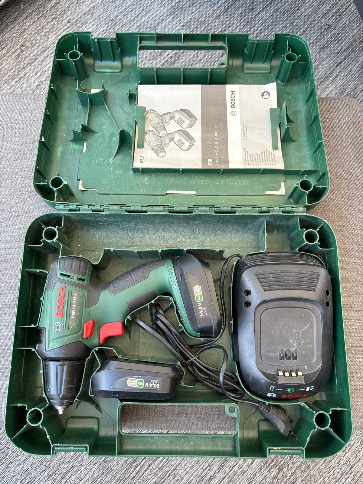 Bosch PSR 14,4 LI-2 Accuboormachine met 2 accu's en lader, Gebruikt, Variabele snelheid, Ophalen of Verzenden, Boor- en Schroefmachine