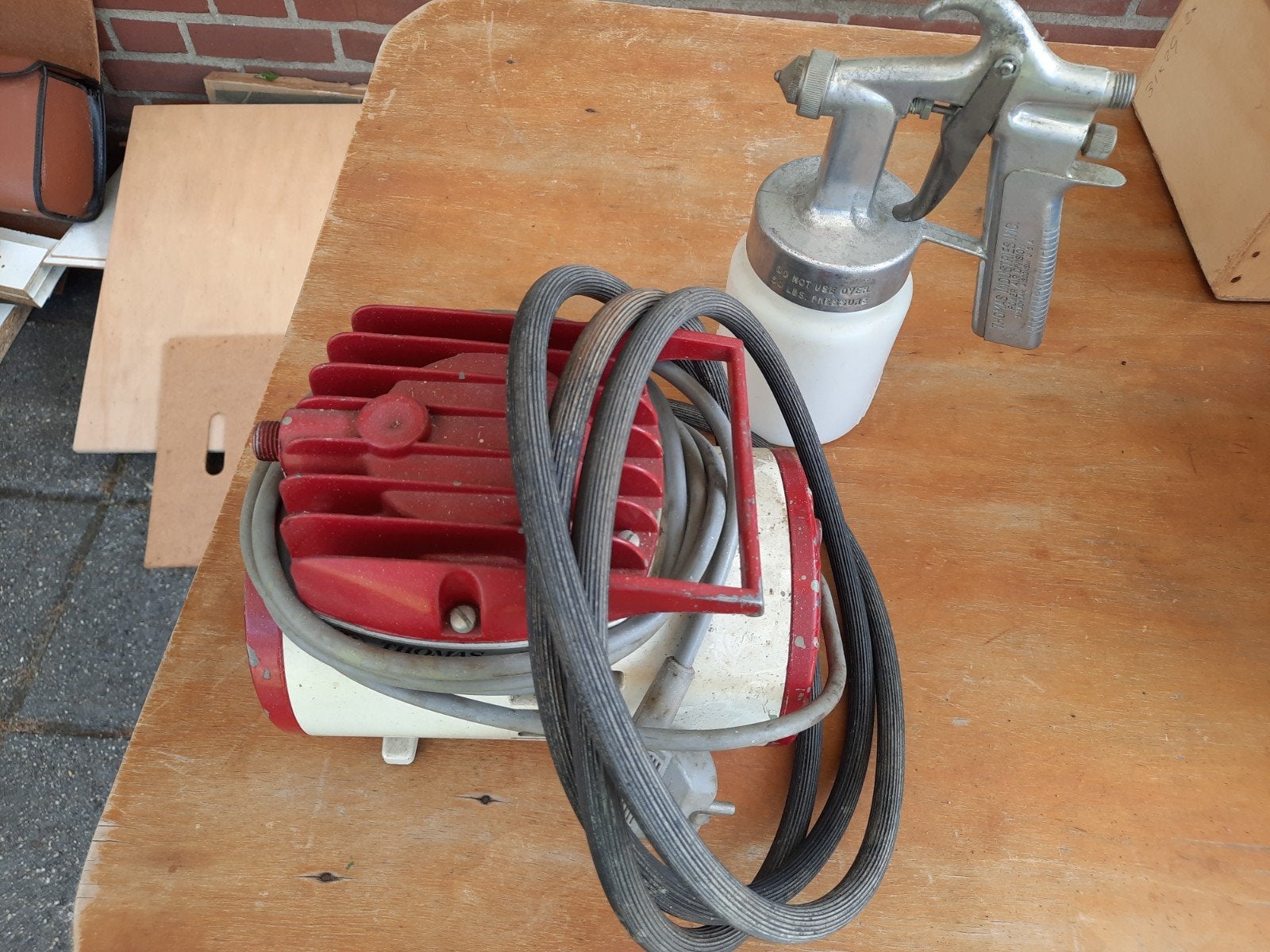 Thomas Industries Verfspuit met Compressor, Doe-het-zelf en Verbouw, Gereedschap | Handgereedschap, Gebruikt, Ophalen of Verzenden