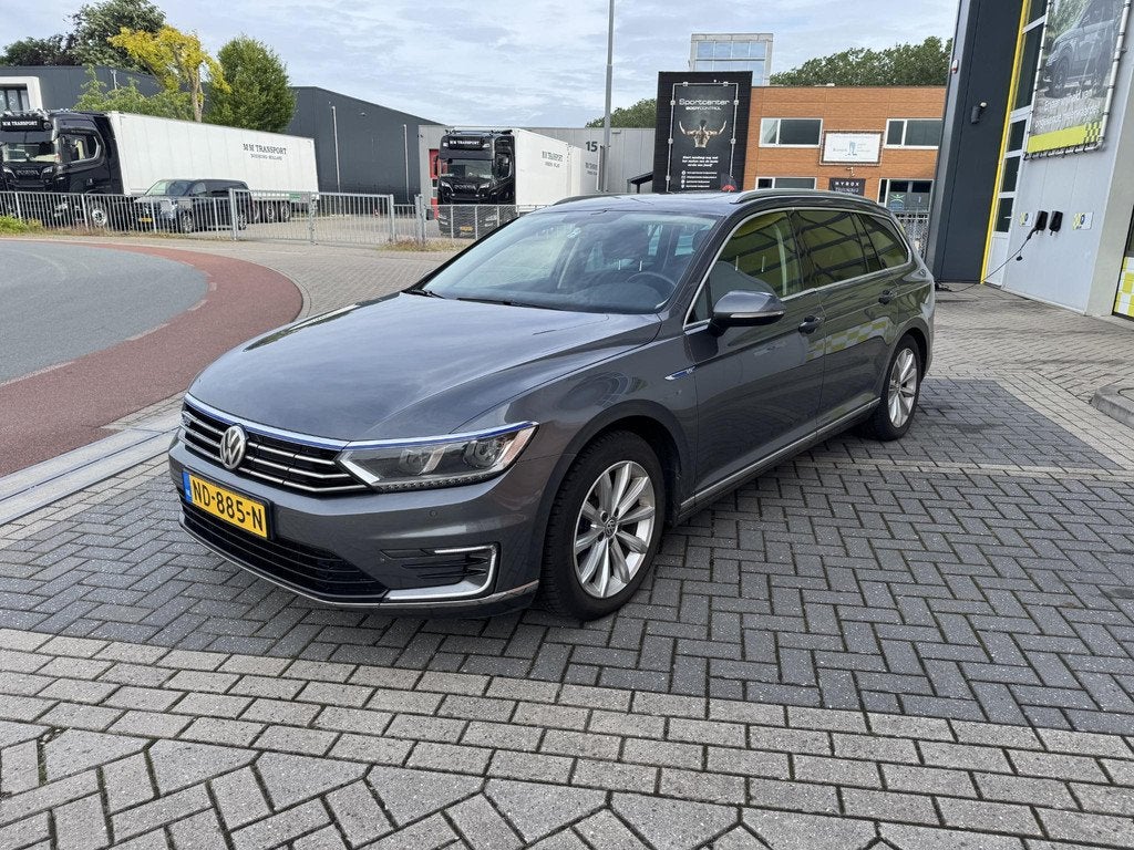Volkswagen Passat Variant 1.4 TSI GTE Connected Series Plus, Gebruikt, 4 cilinders, Automatische klimaatregeling, Hybride Elektrisch/Benzine