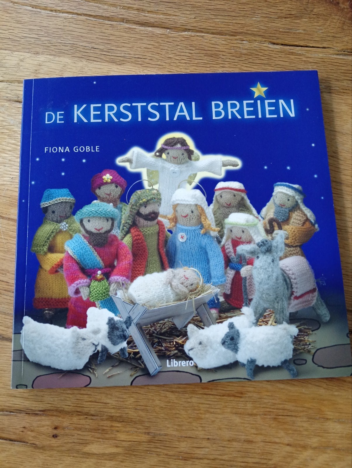 De Kerststal Breien - Fiona Goble (Boek), Boeken, Breien en Haken, Ophalen of Verzenden, Zo goed als nieuw, Fiona Goble