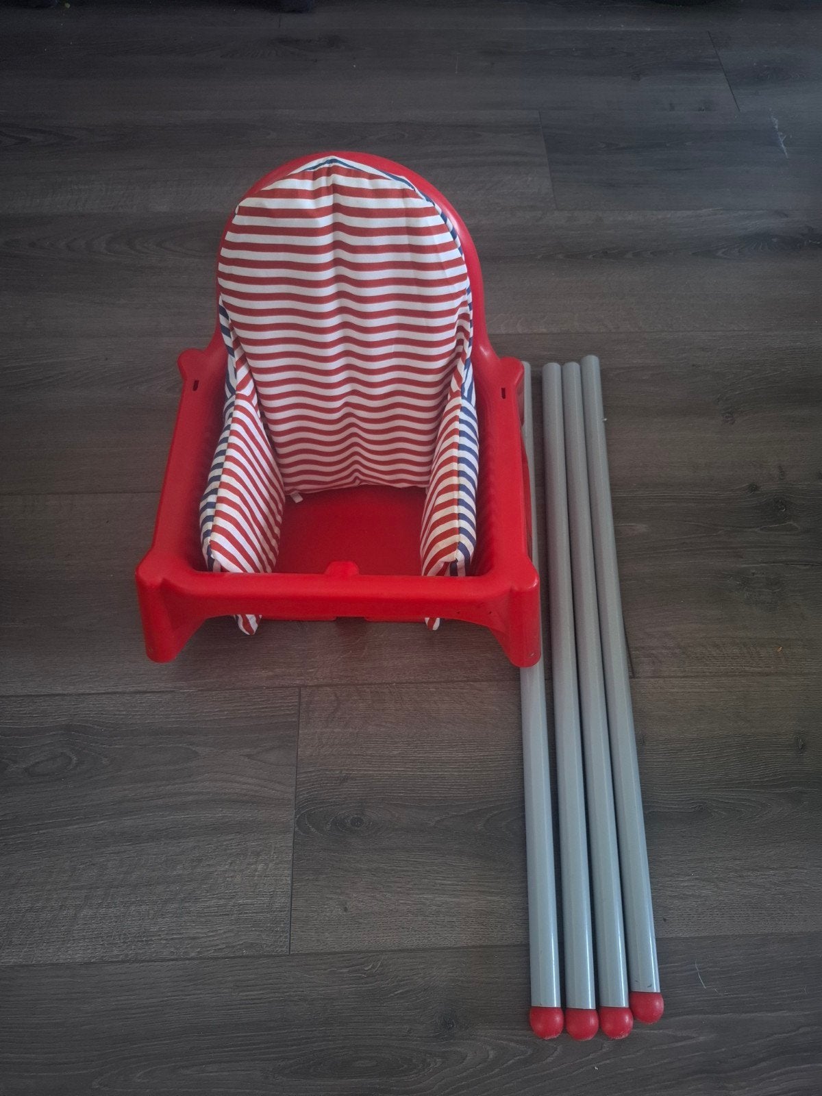 Ikea Rode Kinderstoel met Kussen/Zitverkleiner, Ophalen, Gebruikt, Overige typen, Stoelverkleiner