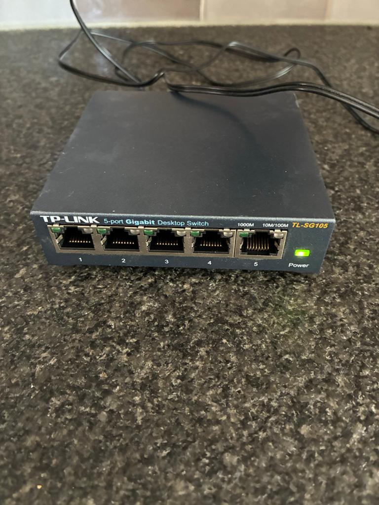 TP-Link TL-SG105 5-poorts Gigabit Desktop Switch, Ophalen of Verzenden, Gebruikt