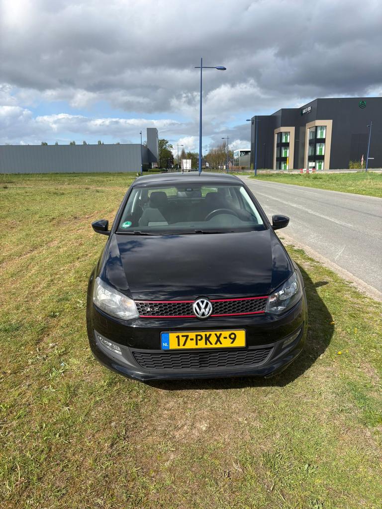 Volkswagen Polo 1.2 TDI 55KW BM 2011 Zwart - 3 deurs polo, Auto's, Voorwielaandrijving, Euro 5, Stof, 74 pk