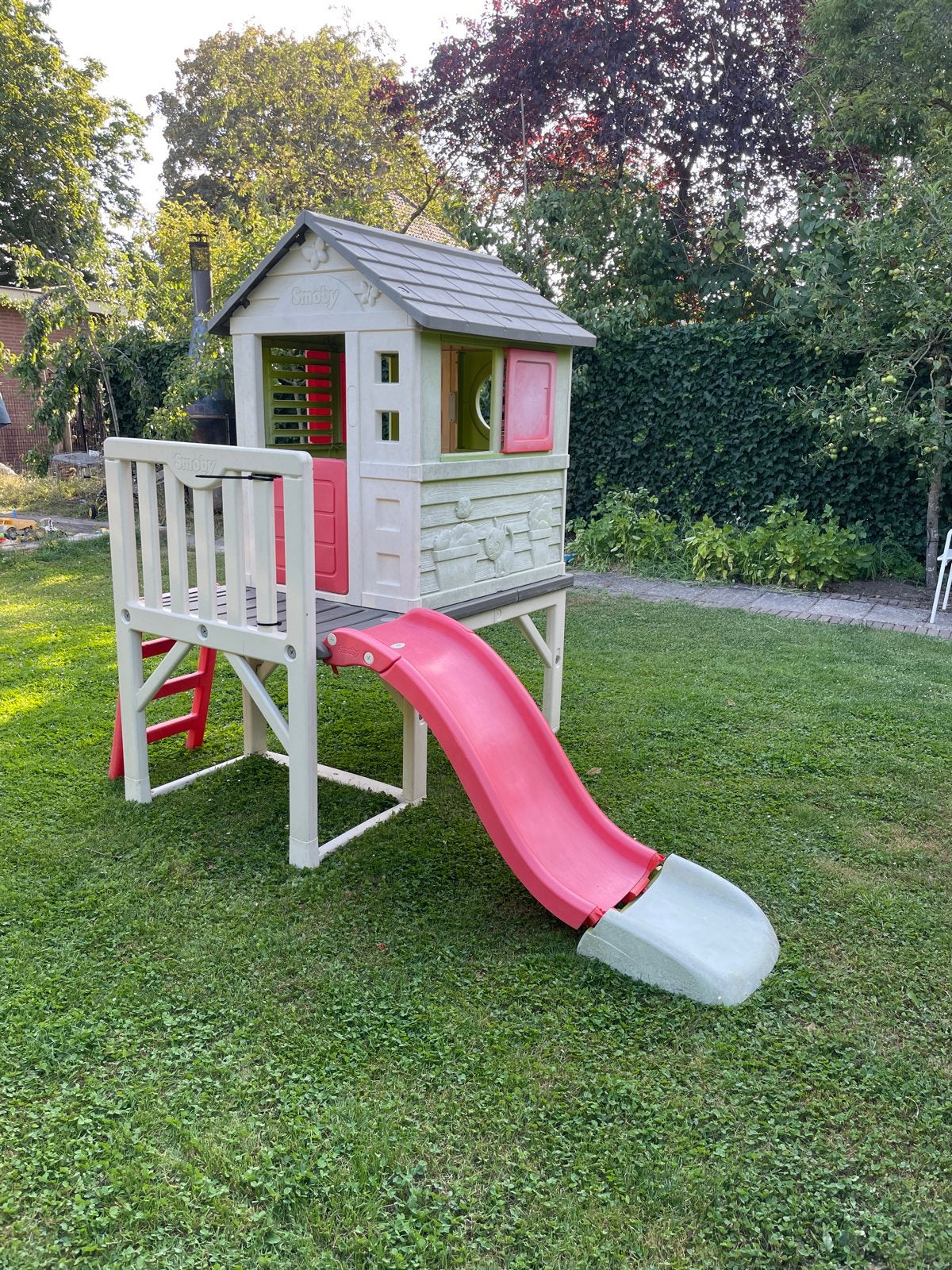Smoby Speelhuisje met Glijbaan en Platform, Kinderen en Baby's, Speelgoed | Buiten | Speeltoestellen, Gebruikt, Glijbaan, Ophalen