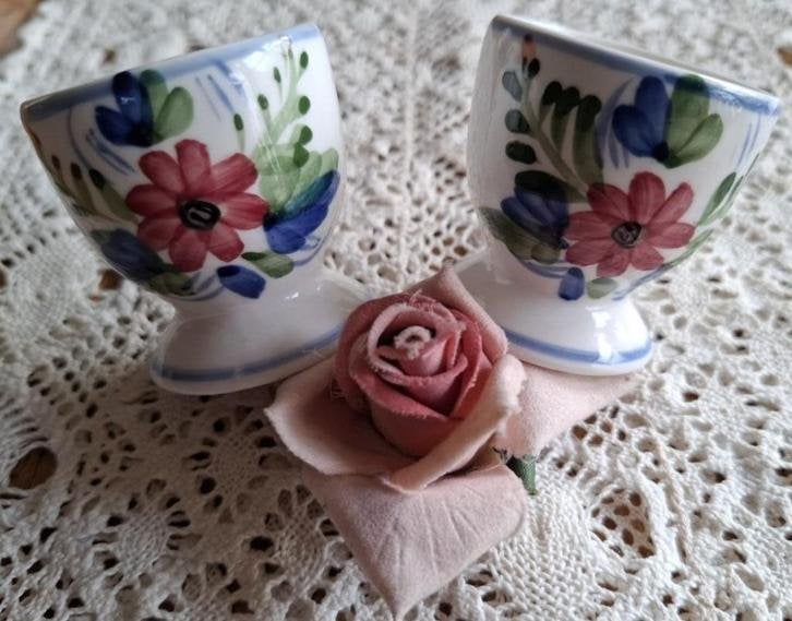 2 Oude handbeschilderde eierdopjes, bloemen, Ophalen of Verzenden