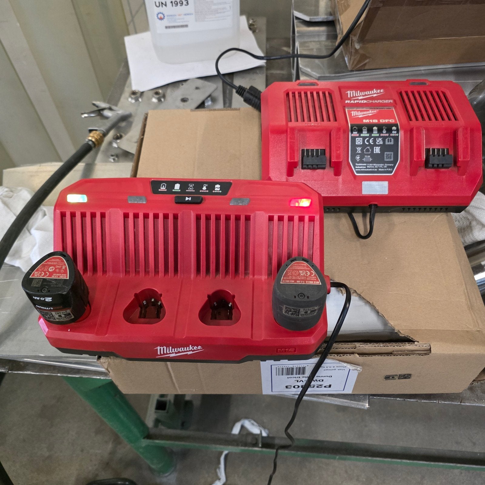 Milwaukee M18 DFC Rapid Charger en M12 C4 Lader, Doe-het-zelf en Verbouw, Gereedschap | Overige machines, Ophalen of Verzenden