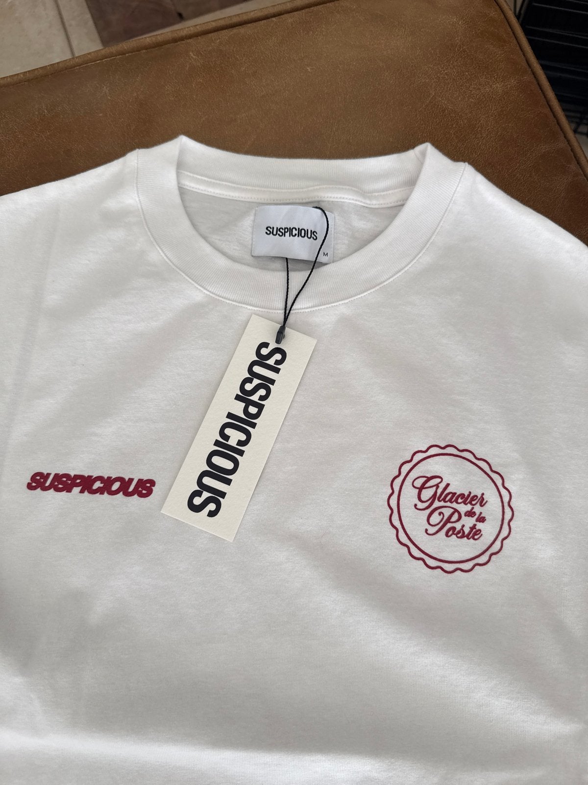 Suspicious Glacier de la Poste T-shirt - Nieuw met kaartjes, Ophalen of Verzenden, Nieuw, Wit