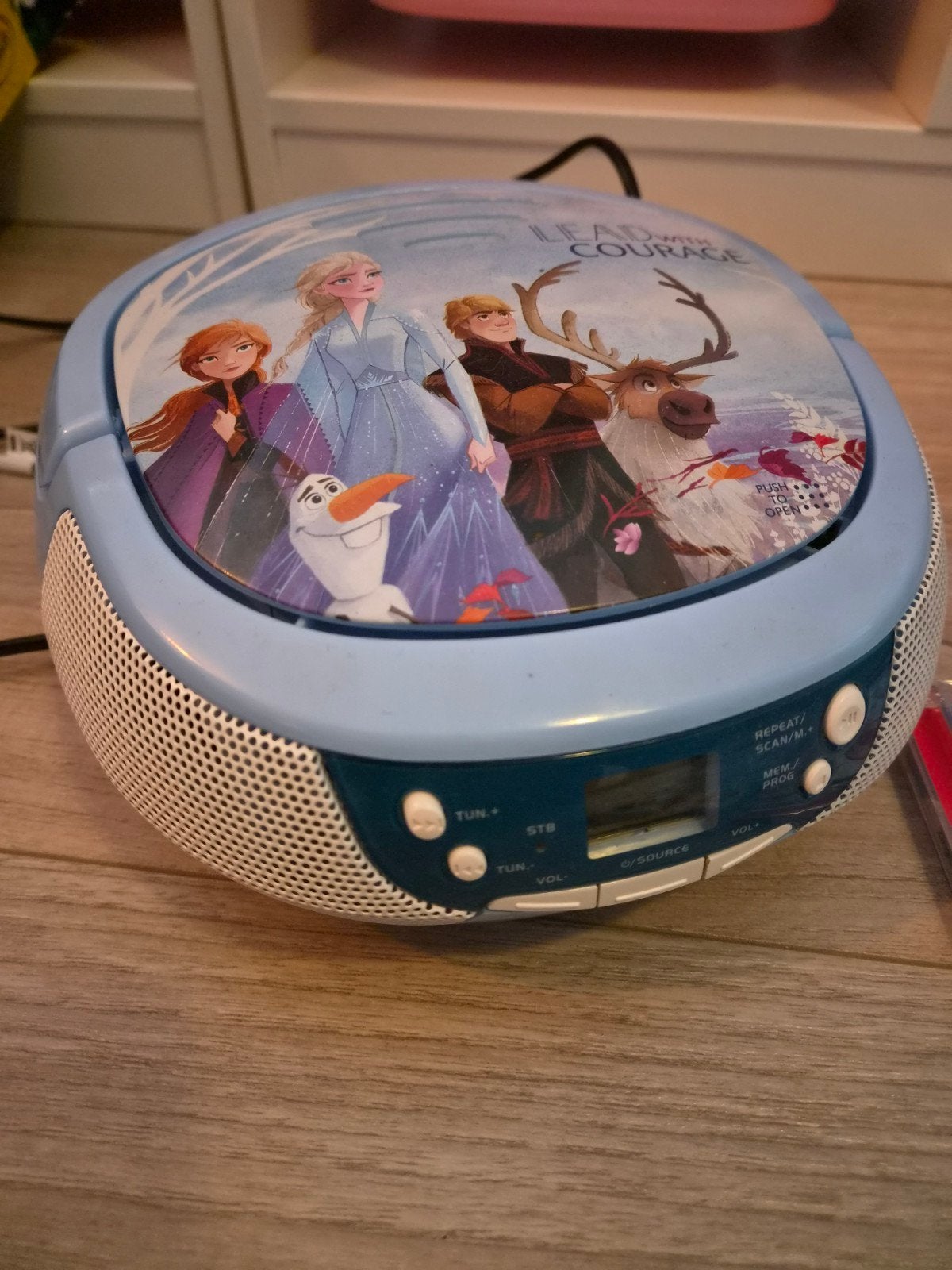 Kinder radio en cd speler van Elsa met diverse kindercd's., Ophalen, Zo goed als nieuw