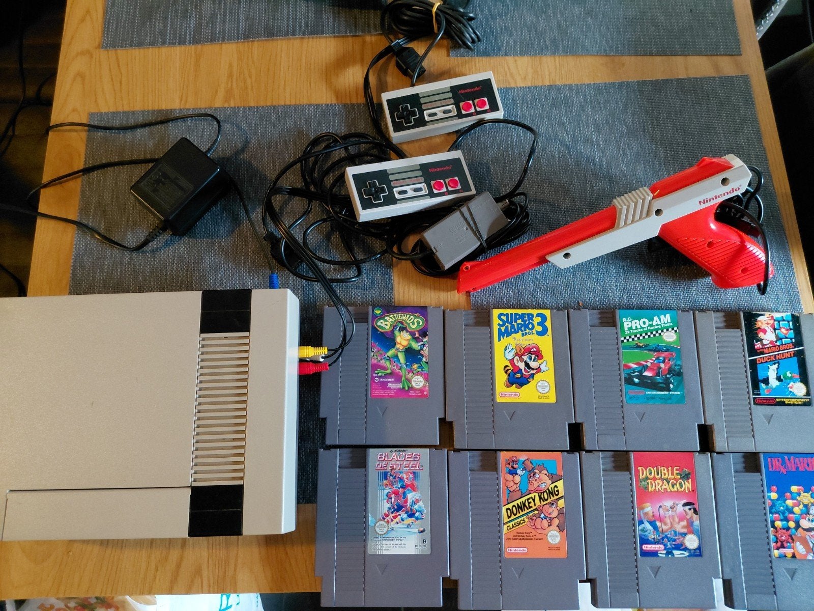 Nintendo NES Console met 2 controllers, Zapper en 8 games, Spelcomputers en Games, Spelcomputers | Nintendo NES, Ophalen, Gebruikt