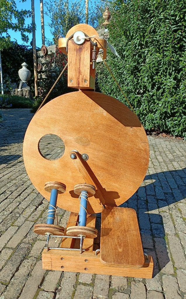 LOUET spinnewiel met 3 klossen en twijnrek, Ophalen, Gebruikt, Spinnewiel