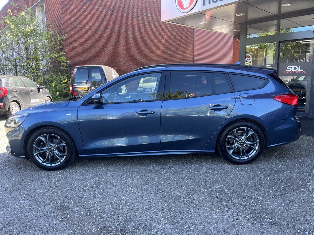 Ford Focus Wagon 1.0 EcoBoost Hybrid 155PK ST Line // LED //, Stof, Zwart, Origineel Nederlands, 19 km/l