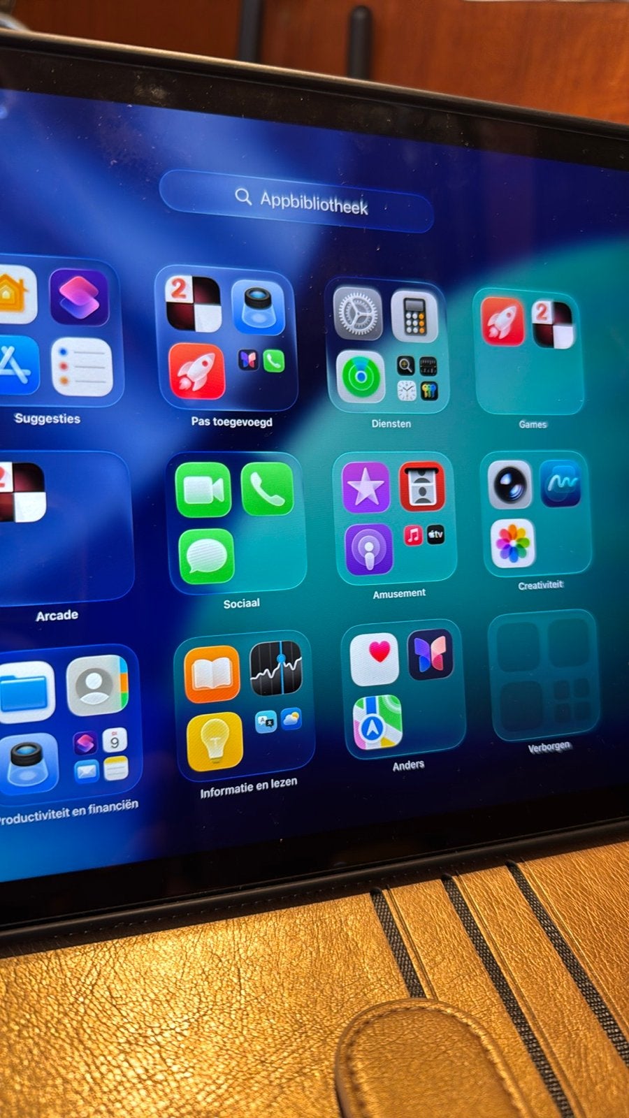 ipad air 4e gen. 64gb wifi gold met hoes, 10 inch, Apple iPad Air, Ophalen of Verzenden, Zo goed als nieuw