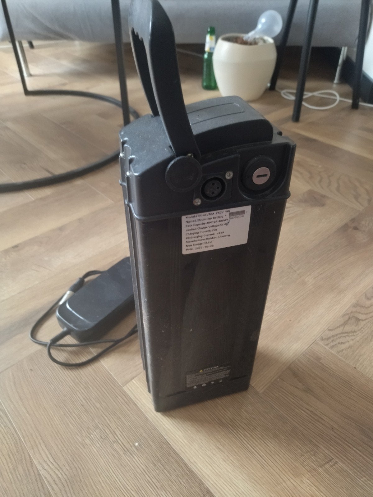 Lithium-ion Accu 48V10A 480Wh met Oplader, Gebruikt