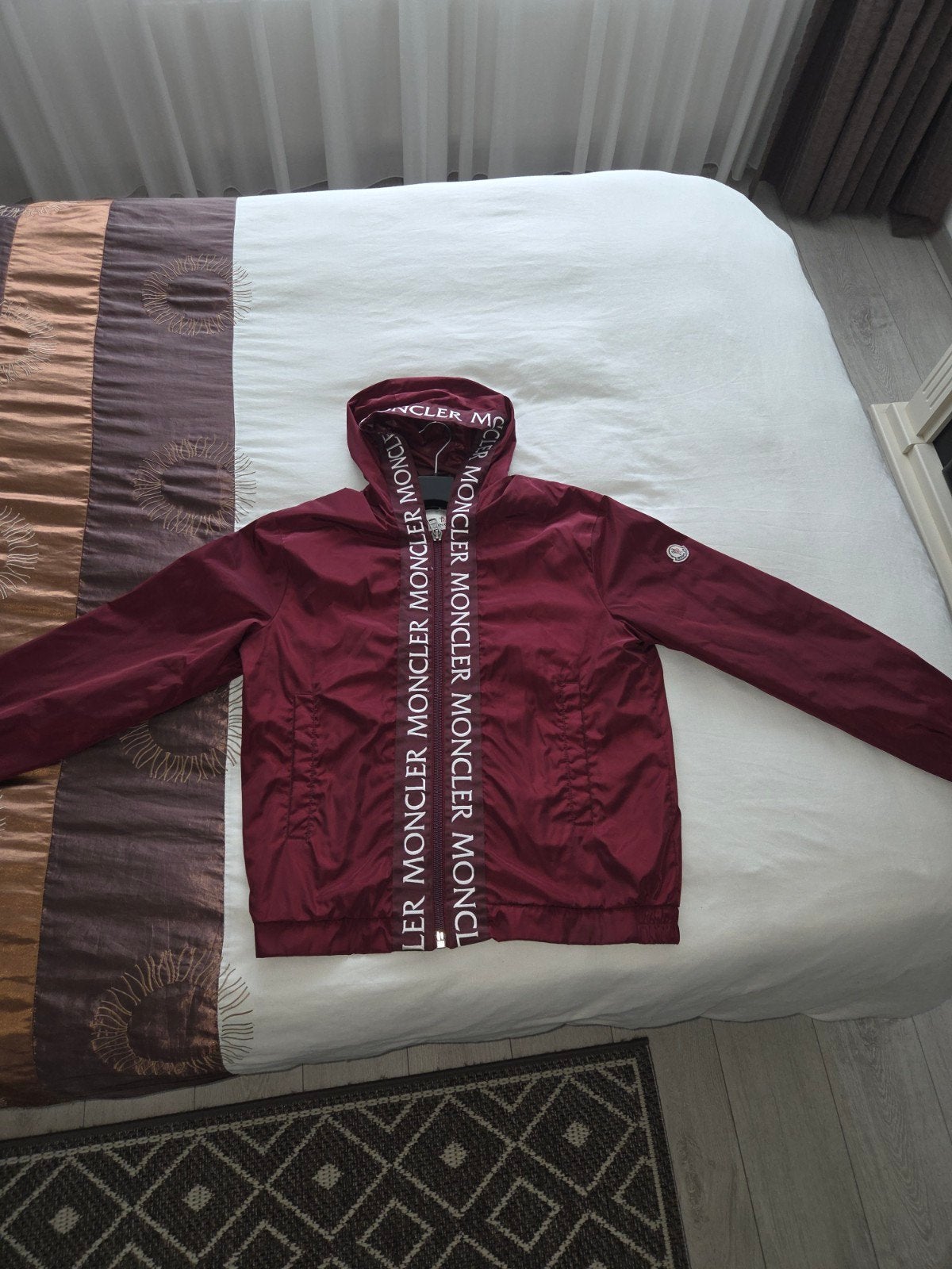 Moncler Jas Maat L - Zo goed als nieuw, Moncler, Ophalen of Verzenden, Zo goed als nieuw, Rood
