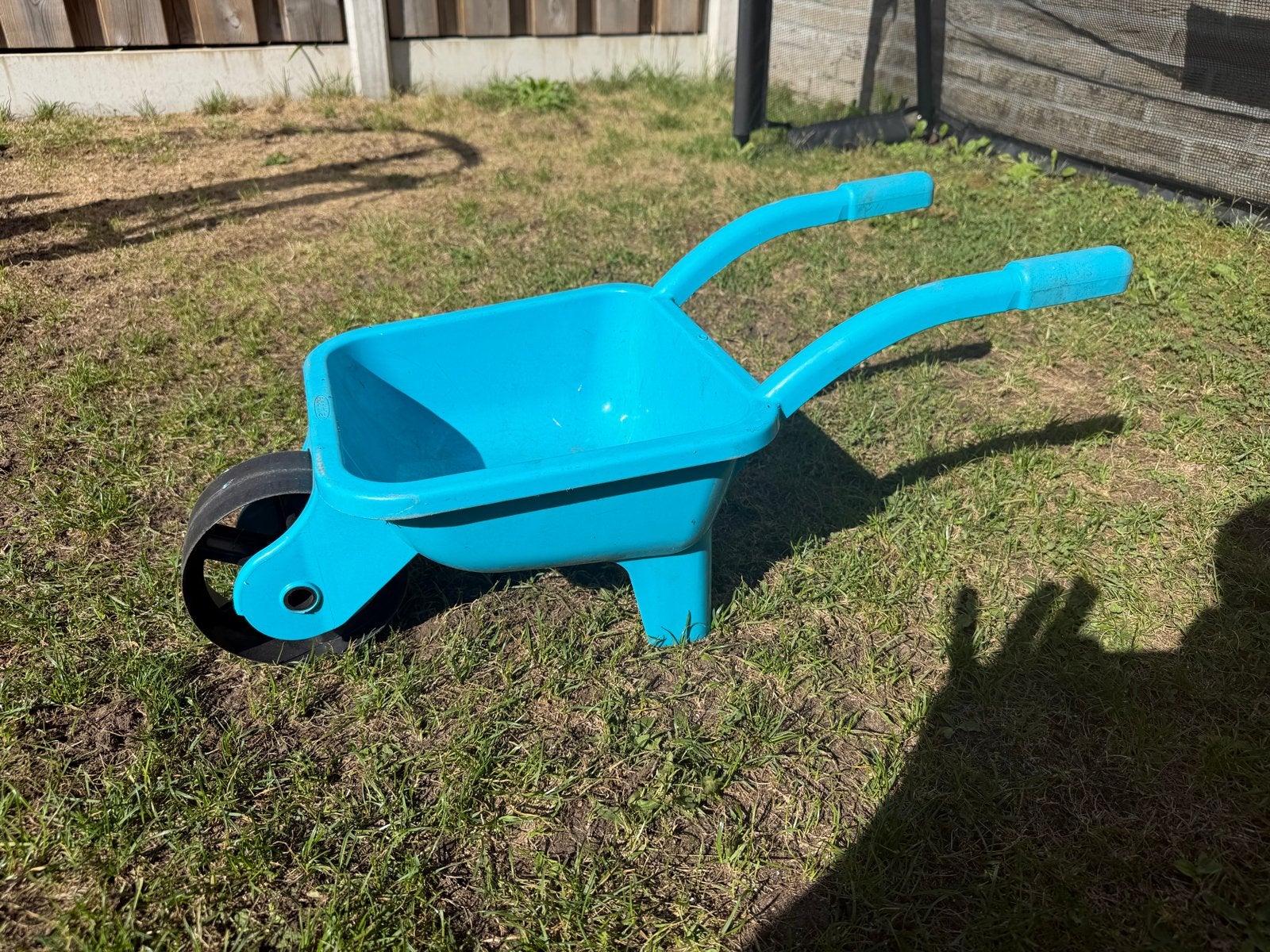 Blauwe kinder kruiwagen voor speelplezier in de tuin, Ophalen, Gebruikt, Duwvoertuig