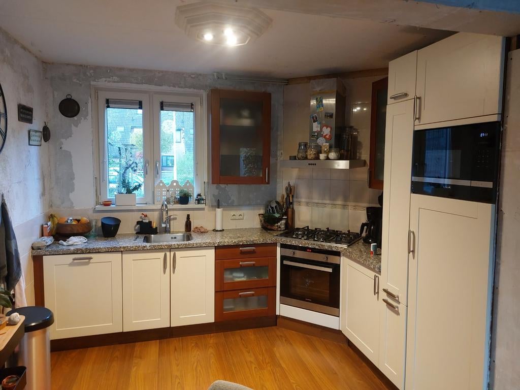 Keuken met kookplaat en koelkast, Ophalen