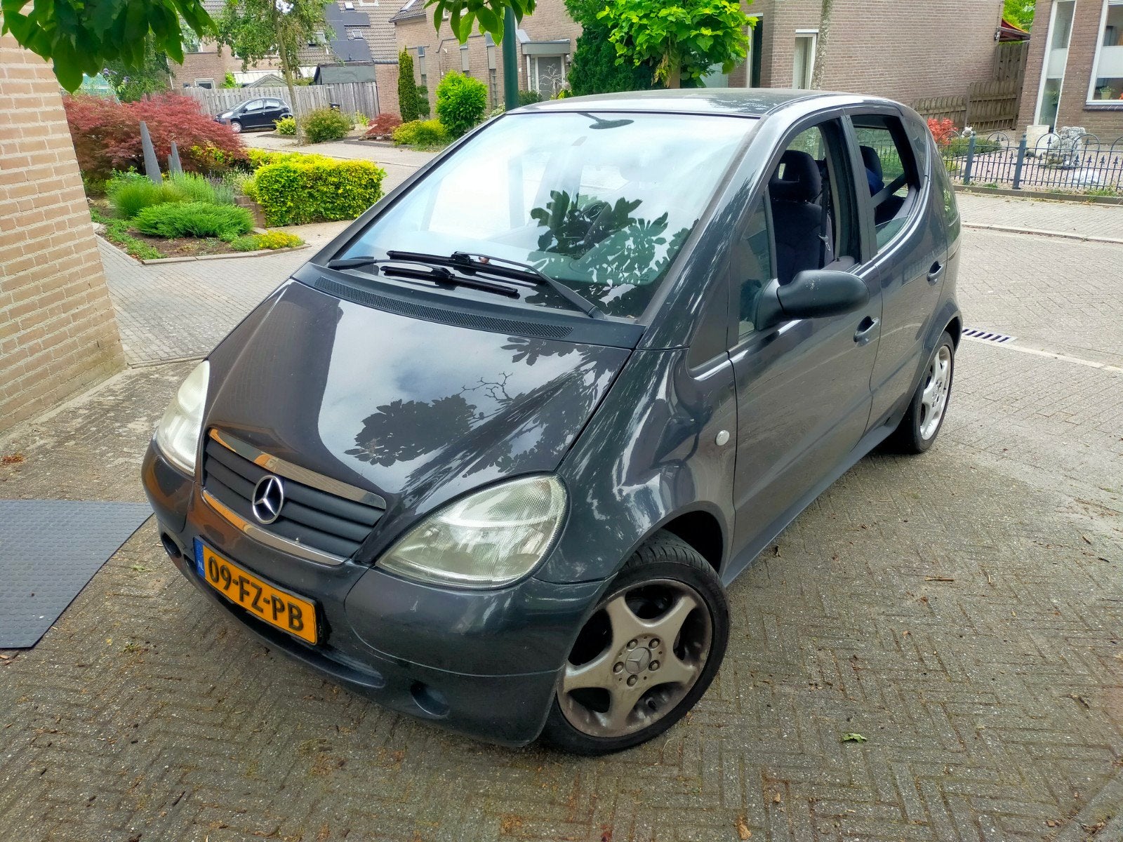 Mercedes-Benz A160 Classic 2000 Grijs lage kilometerstand, Auto's, Voorwielaandrijving, 40 €/maand, 4 cilinders, Overige kleuren