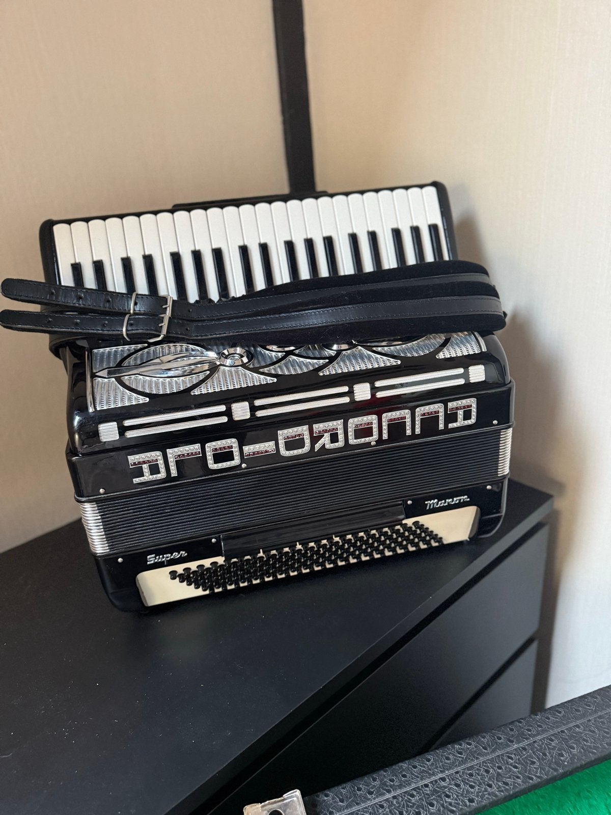 Accordiola Super Manon 120-bas Accordeon, Ophalen, Gebruikt, Met riemen, Toetsaccordeon