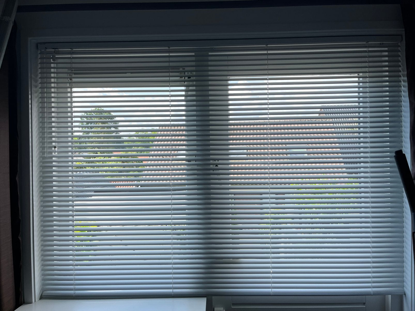 Smalle witte luxaflex…, Ophalen of Verzenden, Zo goed als nieuw, 200 cm of meer, Smalle lamellen ....