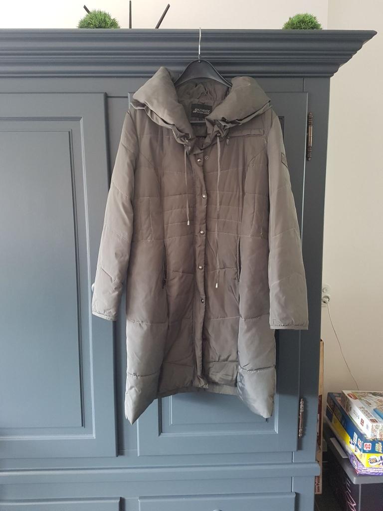 Lange winterjas maat 46 grijs, Kleding | Dames, Ophalen of Verzenden, Zo goed als nieuw, Maat 46/48 (XL) of groter, Grijs