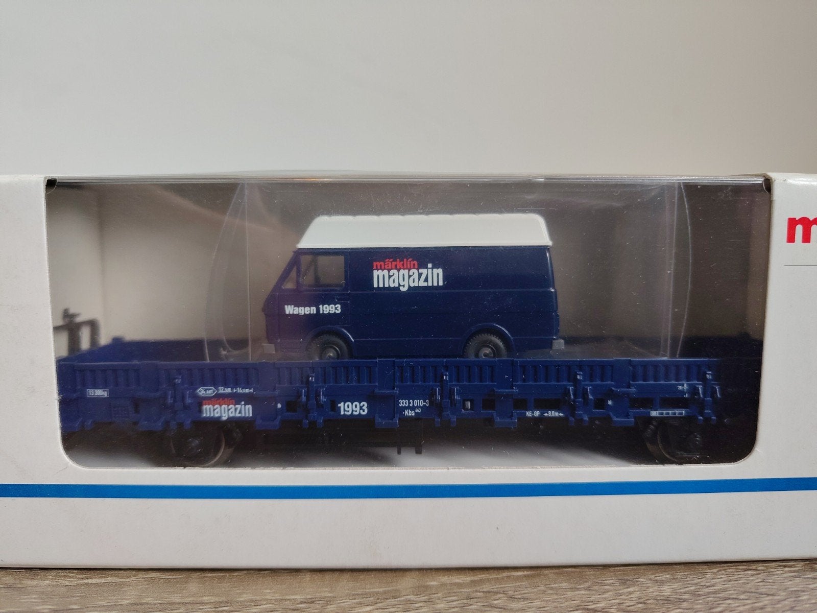 Märklin 84694 - platte wagen met VW busje - Magazin Special, Wisselstroom, Wagon, Ophalen of Verzenden, Zo goed als nieuw