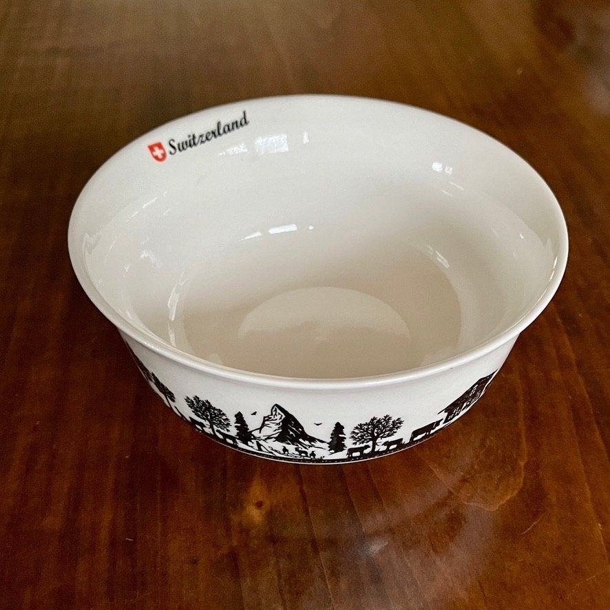 Porselein schaal, Huis en Inrichting, Keuken | Servies, Ophalen of Verzenden, Overige stijlen, Porselein, Schaal of Schalen