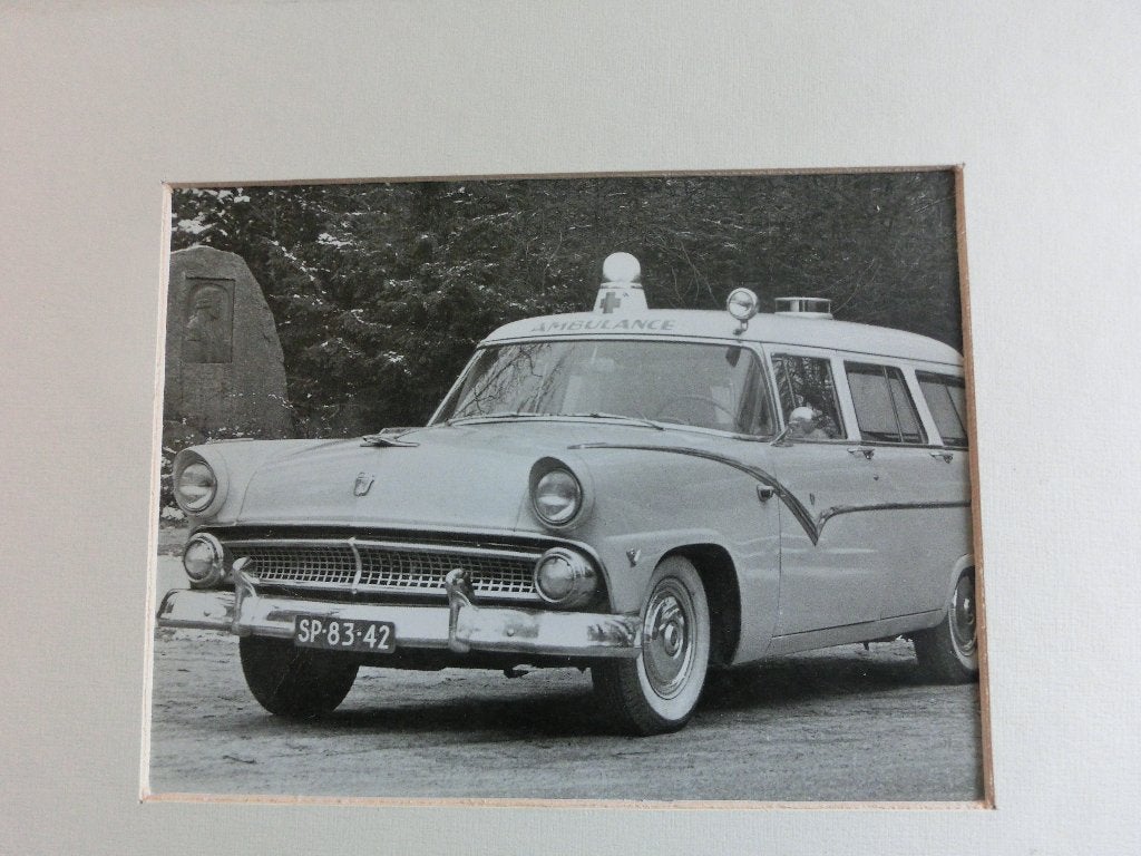 Oude foto op karton van oude Ambulance, Ophalen of Verzenden, Voor 1940, Gebruikt, Overige onderwerpen