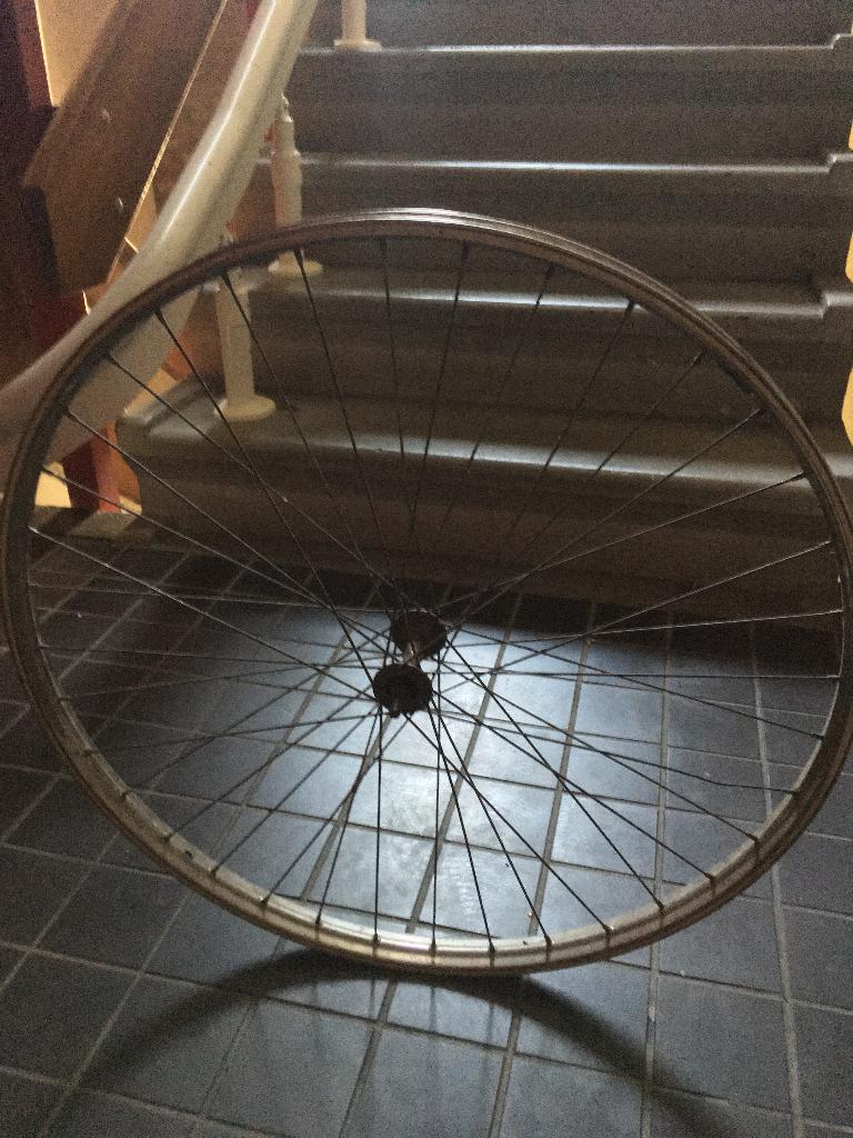 26 inch voorwiel, Fietsen en Brommers, Fietsonderdelen, Ophalen of Verzenden, Zo goed als nieuw, Staal