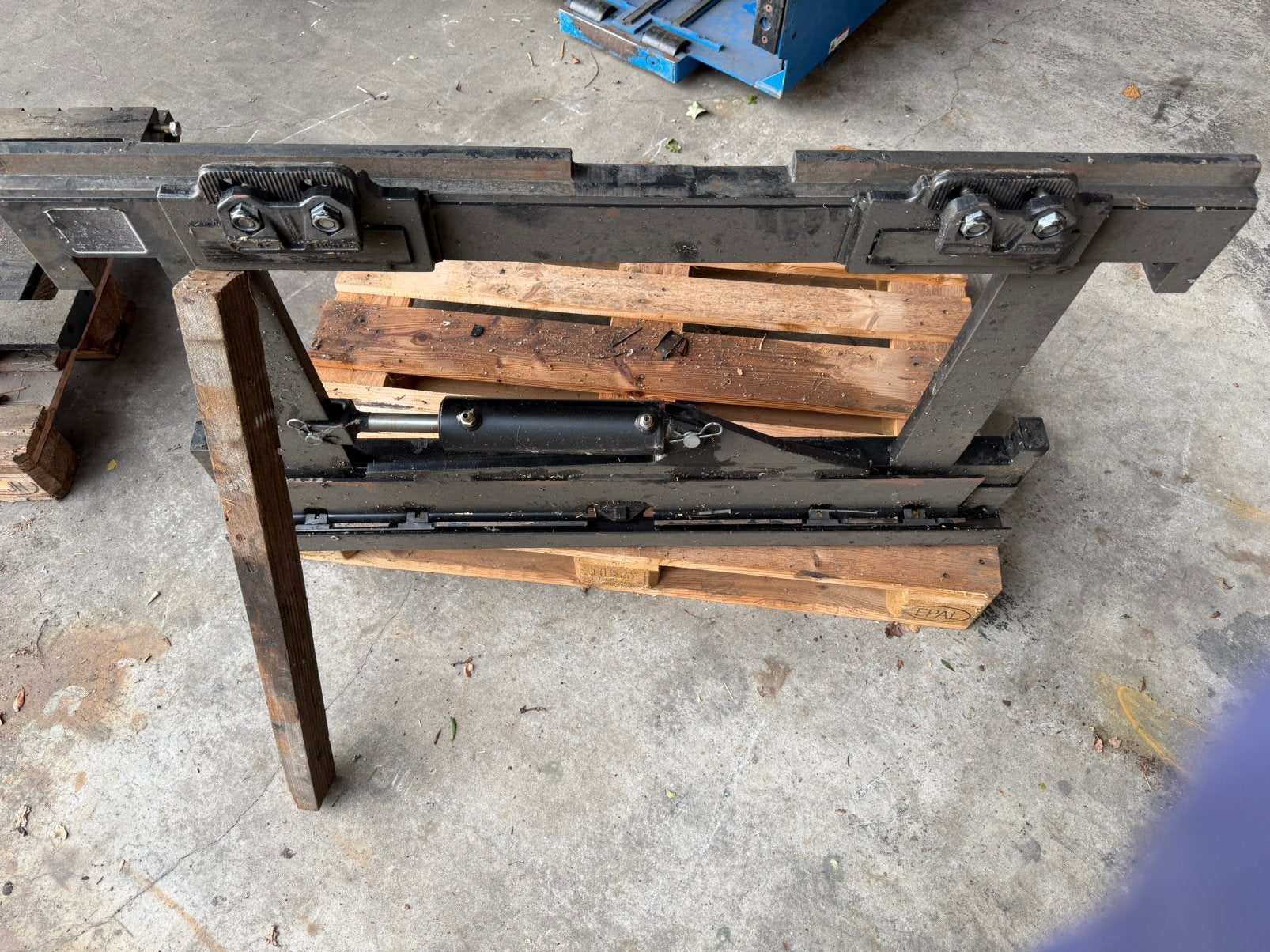 Side shift borden fem 4.   3 stuks, Ophalen, Gebruikt