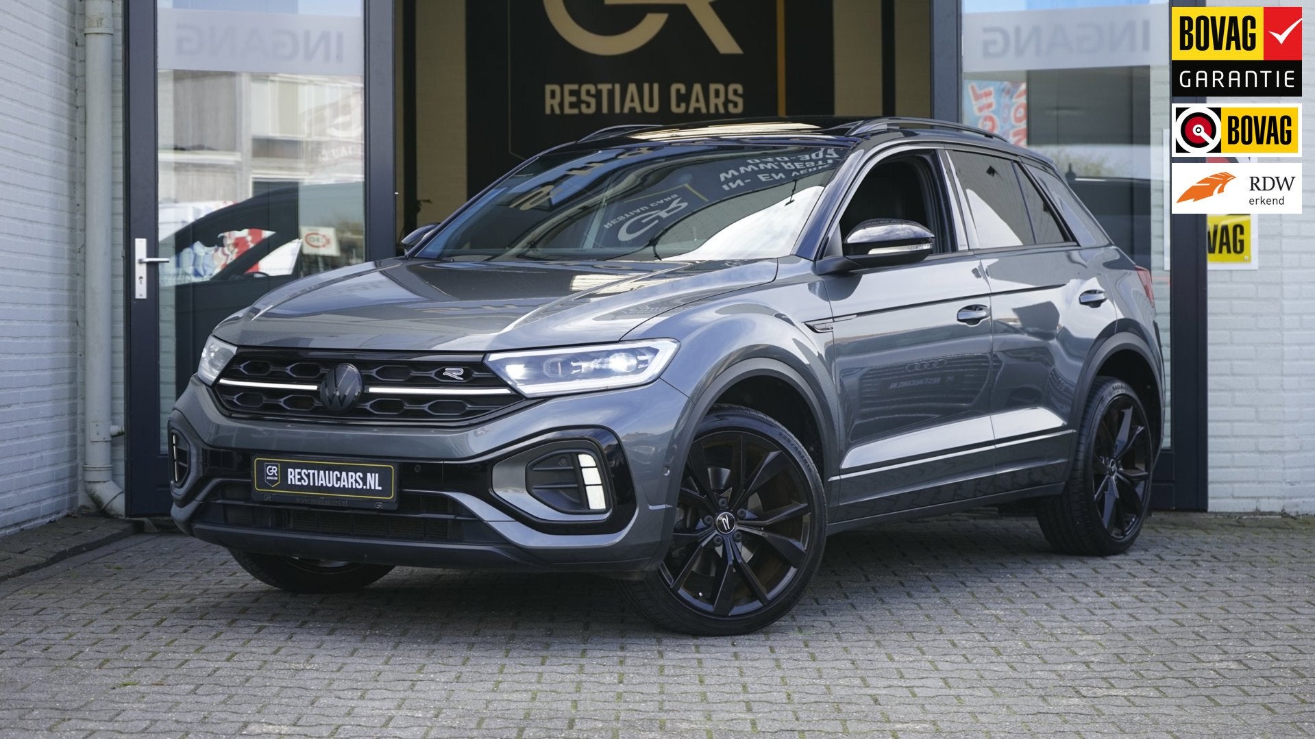 Volkswagen T-Roc R-Line 1.5 TSI BLACK STYLE-AUTOMAAT-ACC-CAM, Auto's, Volkswagen, Zwart, 4 cilinders, 150 pk, Bedrijf