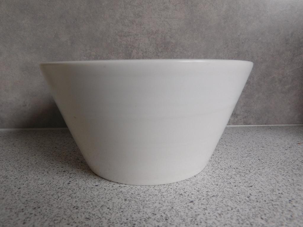 Kom 15 cm. Creme 1815 Royal Doulton, Ophalen of Verzenden, Zo goed als nieuw, Kom(men), Overige stijlen