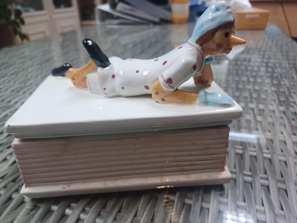 Pinokkio op posseleine boek als opberg doos, Ophalen of Verzenden, Zo goed als nieuw, Beeldje of Figuurtje