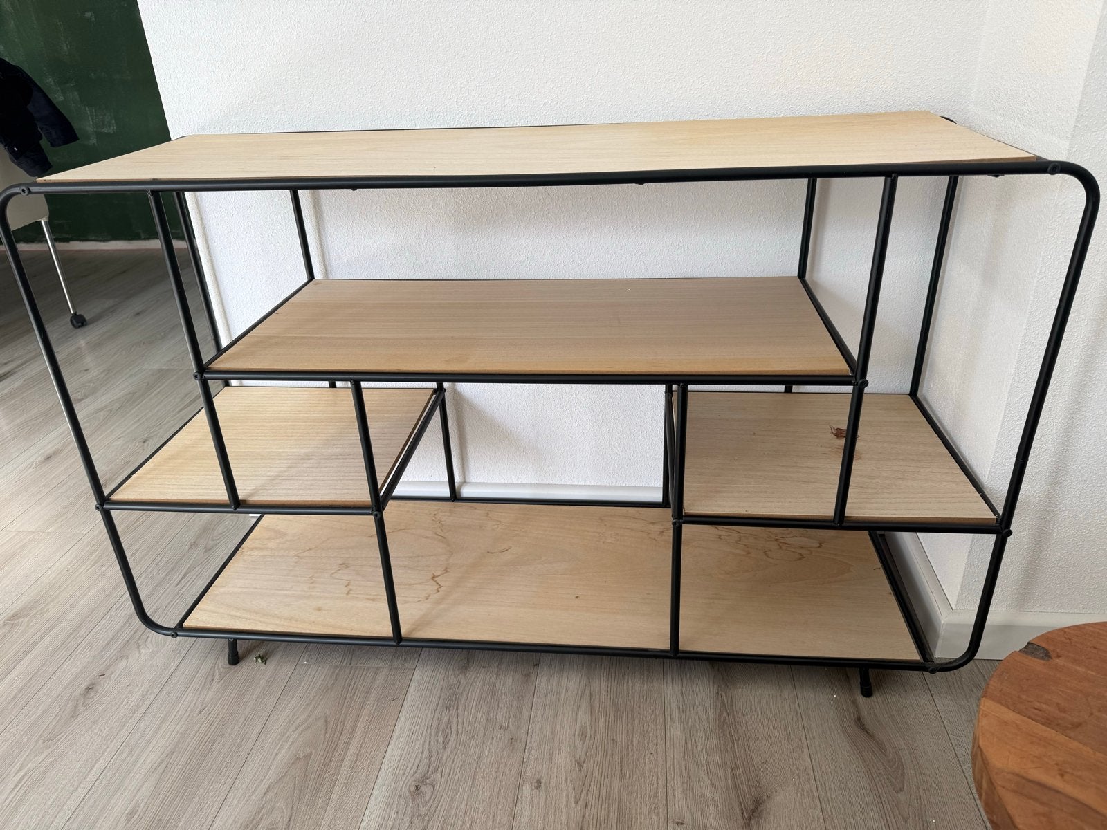 Stijlvolle kastjes met houten planken en metalen frame, Huis en Inrichting, Ophalen, Gebruikt