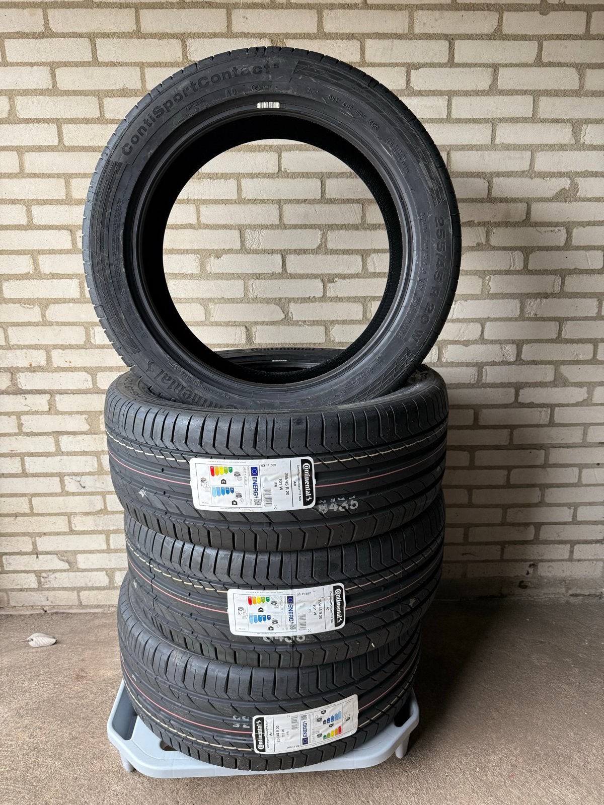 NIEUW! 255/45 R20 101W CONTINENTAL CONTISPORTCONTACT 5 SUV, Auto-onderdelen, Banden en Velgen, Ophalen, 255 mm, Nieuw, Band(en)