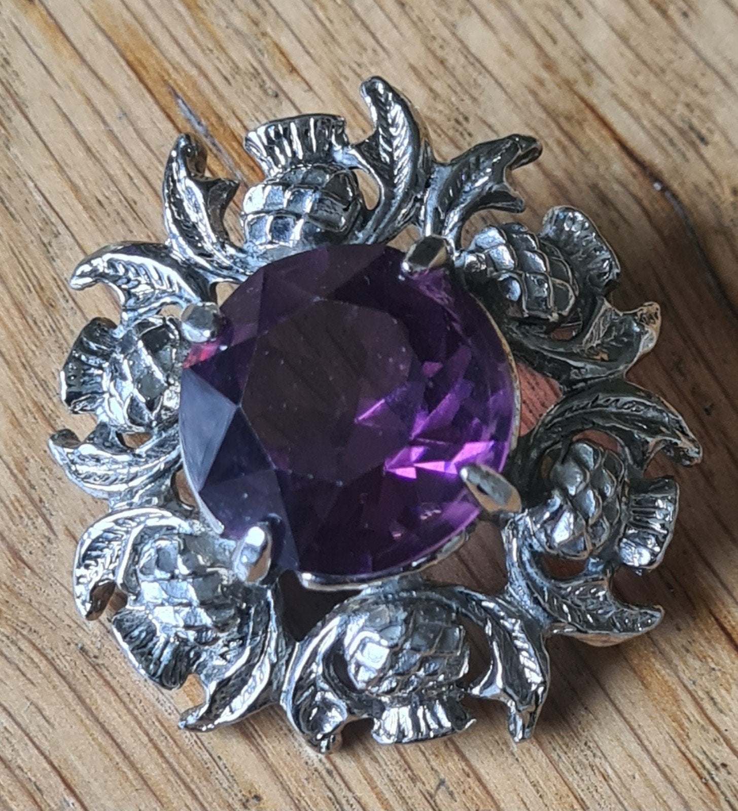 Vintage Schotse Distel Broche met Paarse Steen, Sieraden, Tassen en Uiterlijk, Overige materialen, 4 tot 7 cm, Gebruikt, Paars
