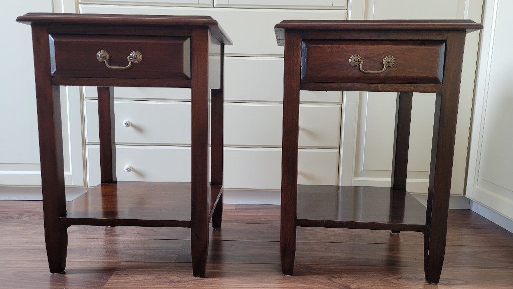 Nachtkastjes 2x mahonie, Huis en Inrichting, Slaapkamer | Nachtkastjes, Ophalen, Minder dan 45 cm, 55 tot 70 cm, Zo goed als nieuw