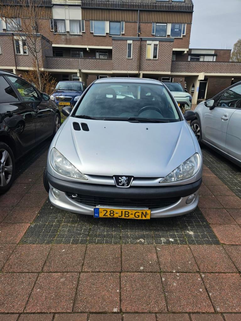 Peugeot 206 1.4 X-line 3D 2003 Grijs, Auto's, Peugeot, Particulier, Benzine, Coupé, Handgeschakeld, Zilver of Grijs, Grijs, Voorwielaandrijving