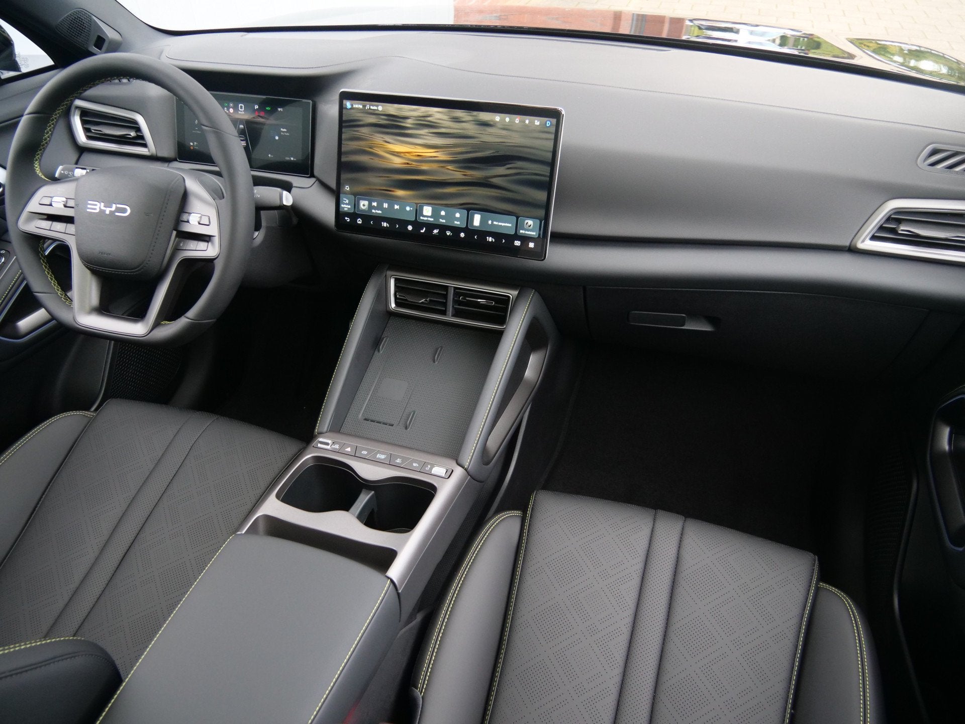 BYD ATTO 2 1.5 DM-i Boost 213 Pk Automaat Apple Carplay / Na, 1498 cc, Zwart, Bedrijf, Atto 2