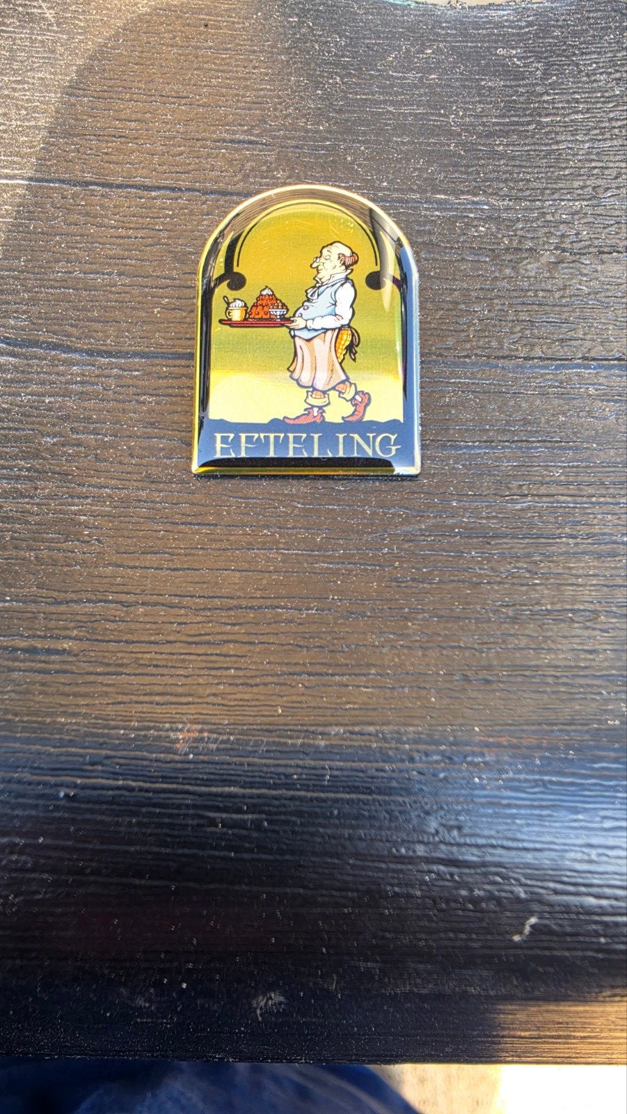 Efteling Pin Smidje met taart, Verzamelen, Efteling, Ophalen, Gebruikt, Button of Speldje