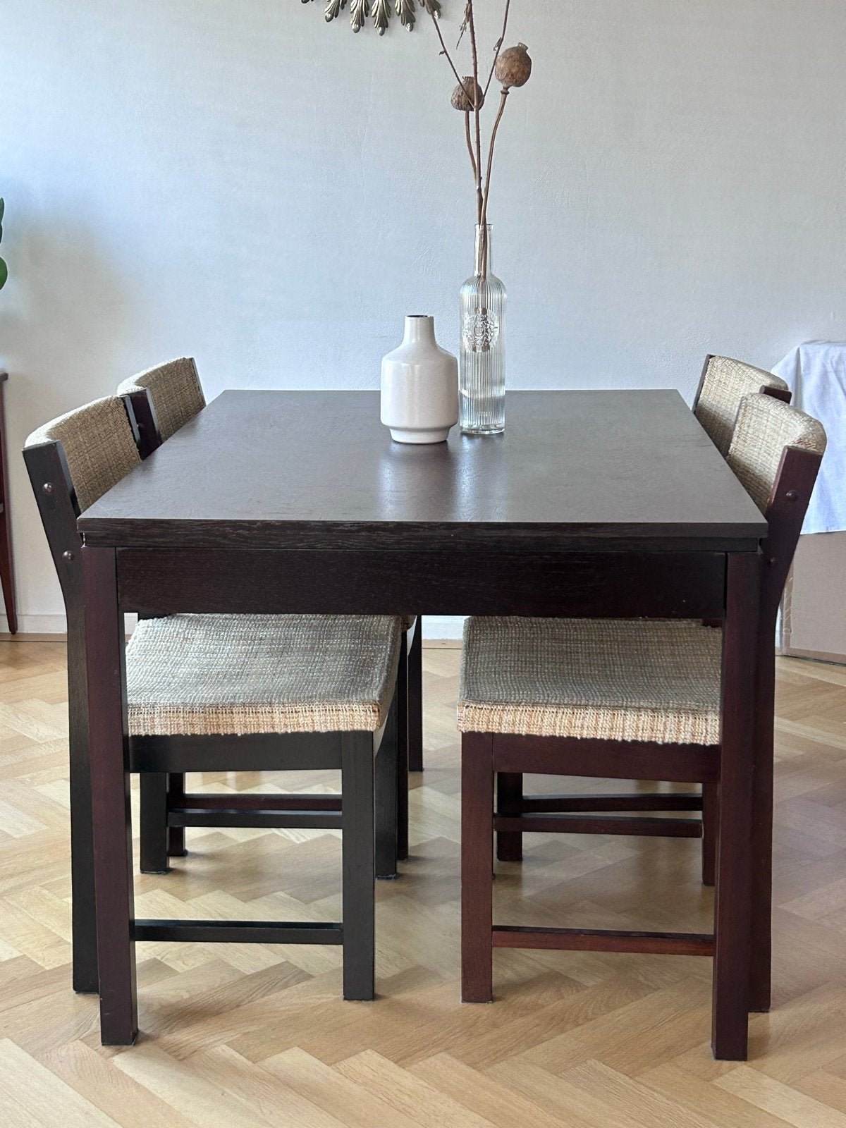 Uitschuifbare eettafel met 4 stoelen - donkerbruin jaren 70, Huis en Inrichting, Tafels | Eettafels, Ophalen, Gebruikt, 100 tot 150 cm