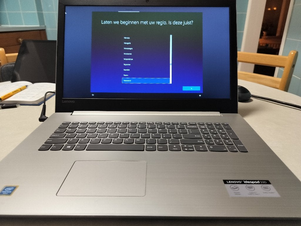 Lenovo Idea 330 Windows, geen gebruikerssporen, nieuwstaat., Met videokaart, 2 tot 3 Ghz, Qwerty, Zo goed als nieuw