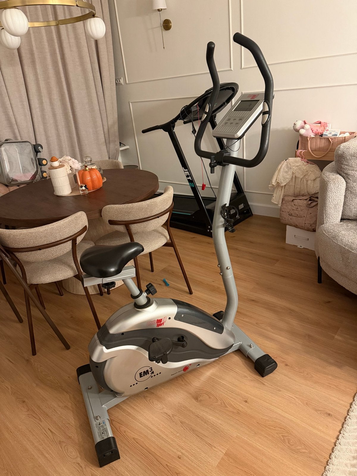 Hometrainer EM3 Fitness Sport - Perfect voor thuisworkouts, Ophalen, Gebruikt, Metaal, Benen