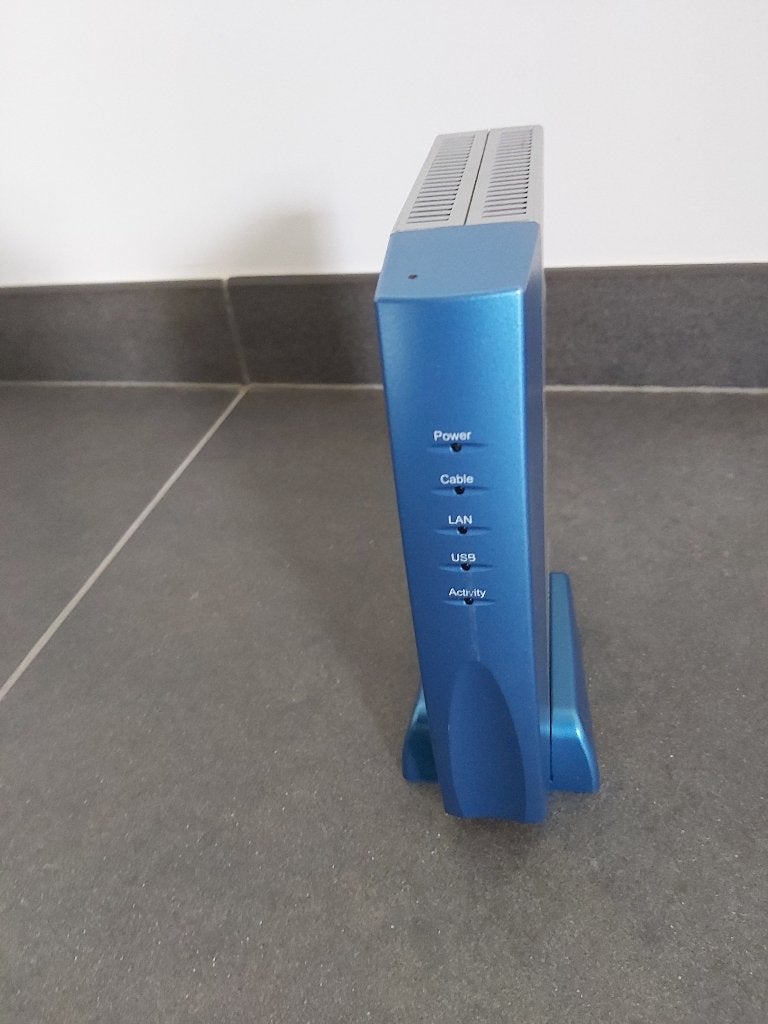 Internet kabelmodem met voeding CXC 150 Castlenet, Ophalen of Verzenden, Zo goed als nieuw, Router, Castlenet cxc 150