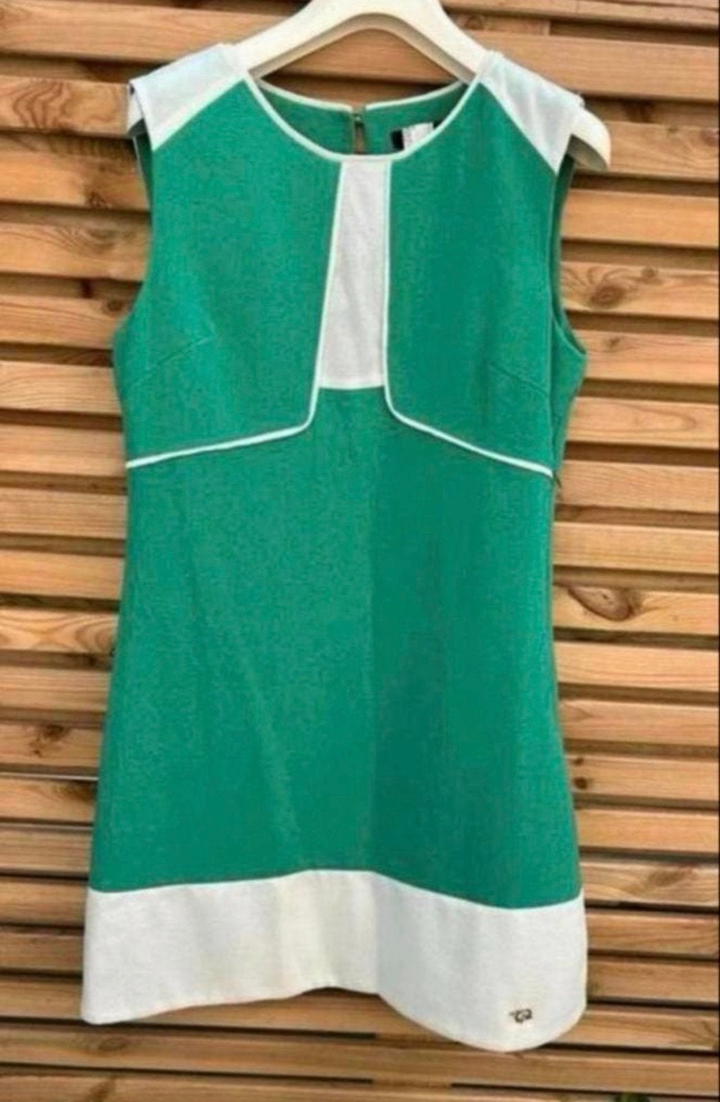 Groene mouwloze jurk met witte accenten, Kleding | Dames, Ophalen of Verzenden, Zo goed als nieuw, Maat 36 (S), Boven de knie