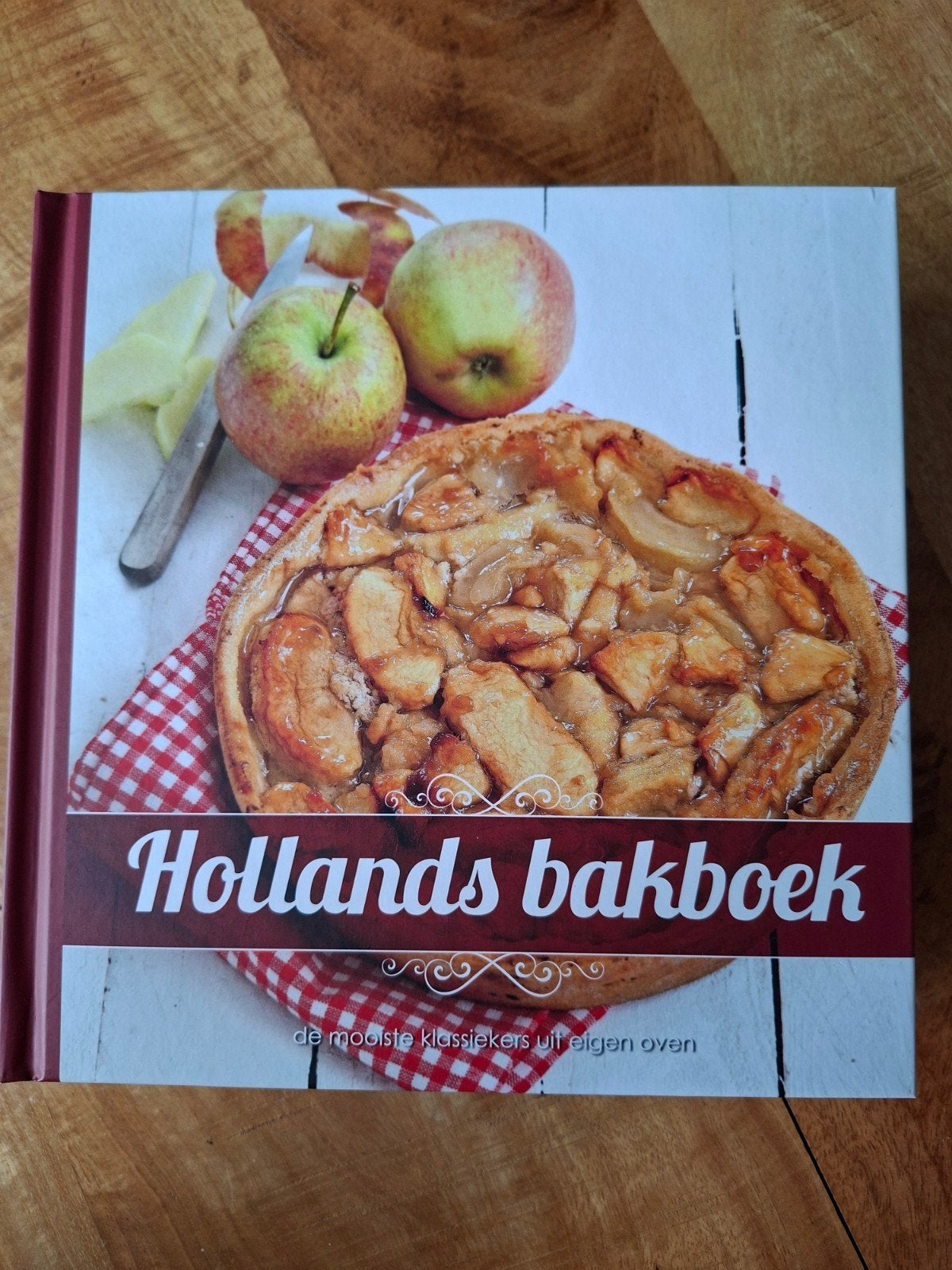 Hollands bakboek - De mooiste klassiekers uit eigen oven, Ophalen of Verzenden, Zo goed als nieuw, Europa, Onbekend