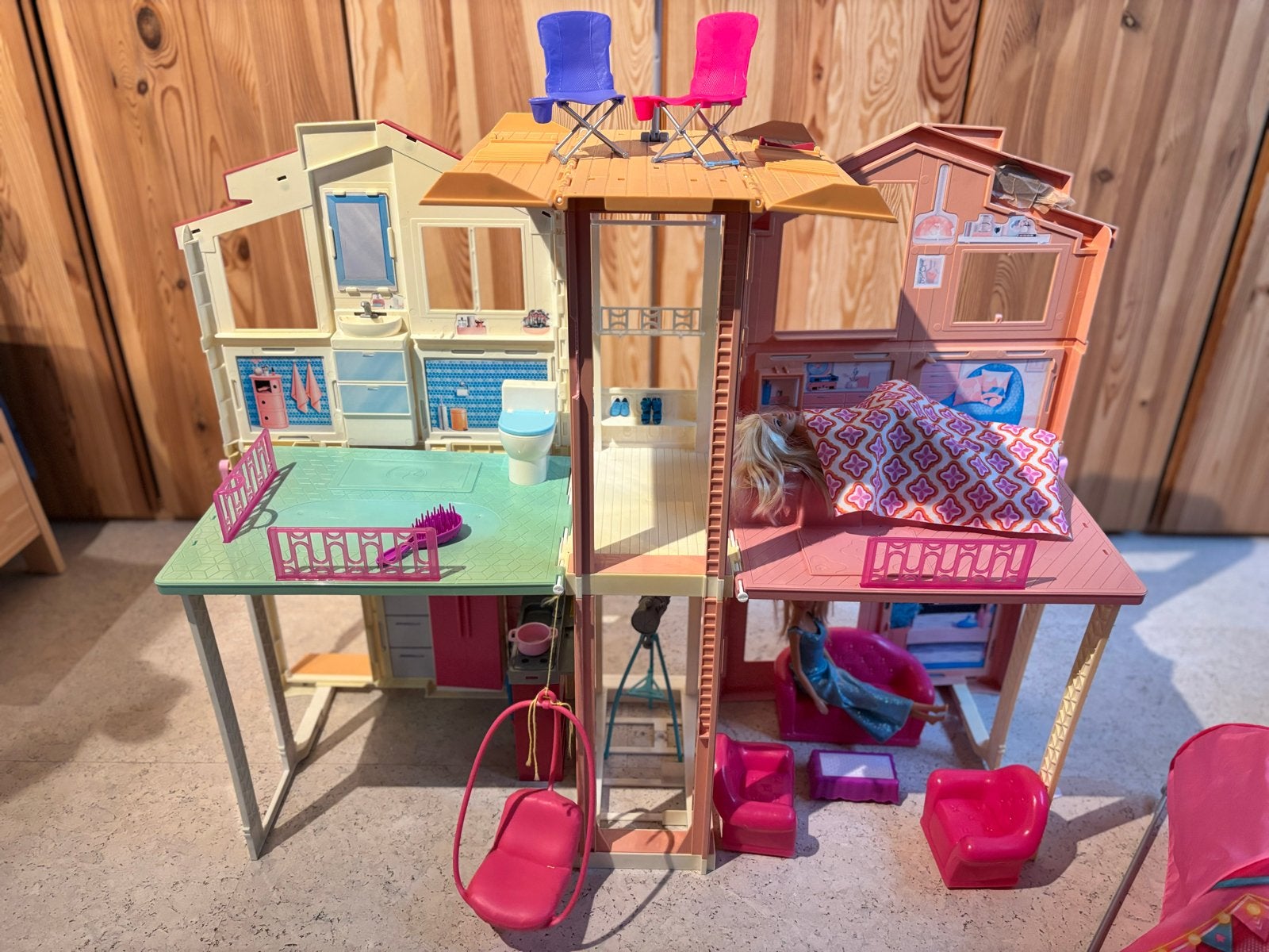 Groot Barbie Poppenhuis met Meubels en Accessoires, Ophalen, Gebruikt, Poppenhuis