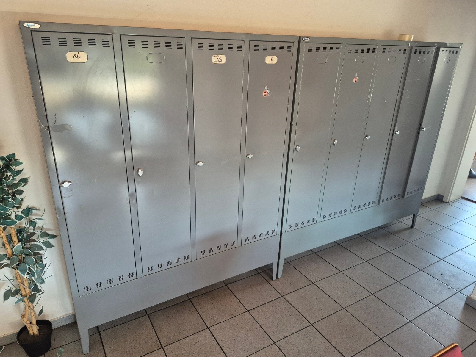 2 stuks metalen lockers, 176x141x31 cm, Ophalen, Gebruikt, Nijverheidsstraat 46, Info@outlethaltwente.nl