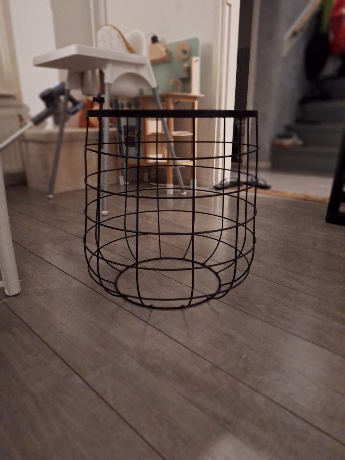 Zwart draad tafeltje met houten blad, Ø 40 cm, Huis en Inrichting, Minder dan 55 cm, Gebruikt, Metaal of Aluminium, Rond